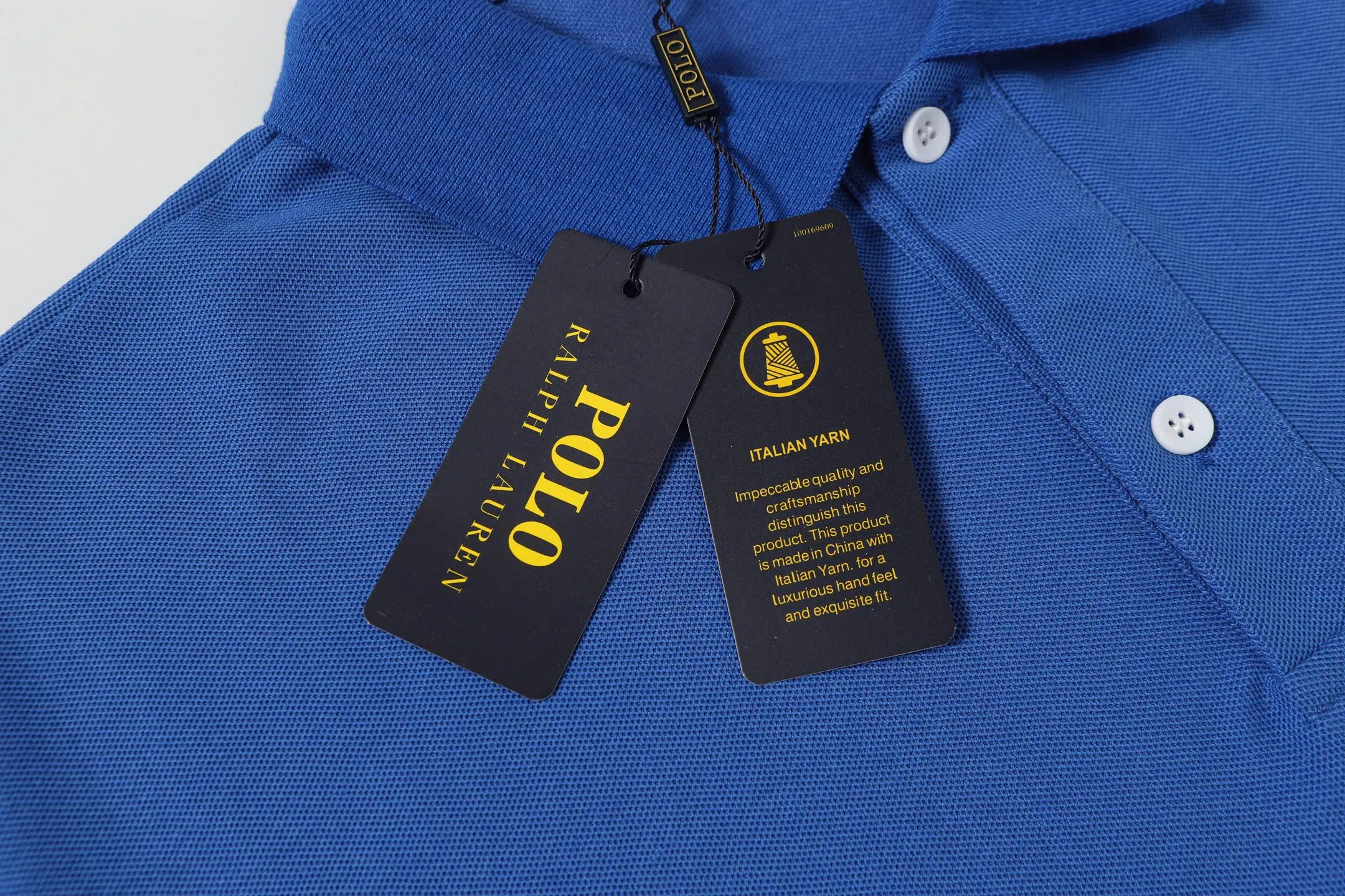 P156 Style number: A016 [Ralph Lauren classic bear print Polo shirt] ✅250 grams of fine cotton pique fabric, custom-woven and dyed threads ✅Original stickers Scan the QR code to enter the official website ✅Large version, loose and stylish, can wear up to 210 pounds Color: black, white, navy, blue, sky blue, dark gray, floral gray Size: S-XL